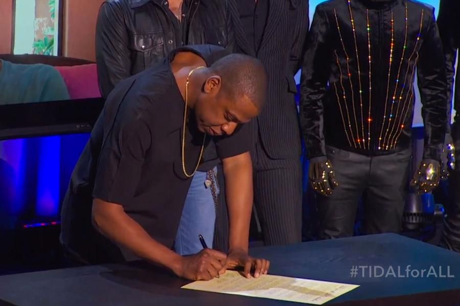 oh my god twitter doesn’t include alt text from images in their API