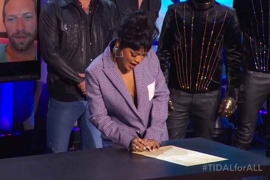 oh my god twitter doesn’t include alt text from images in their API