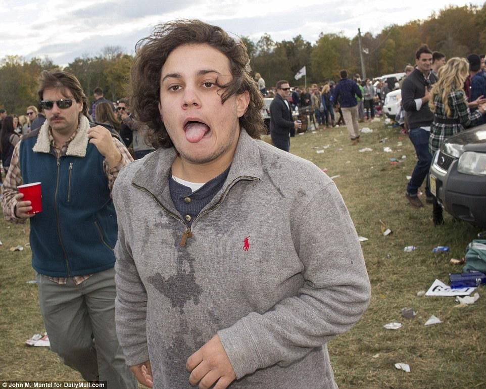 oh my god twitter doesn’t include alt text from images in their API