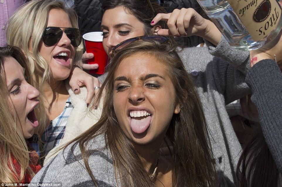 oh my god twitter doesn’t include alt text from images in their API